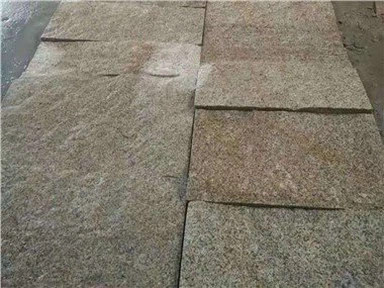 黄色い石壁
